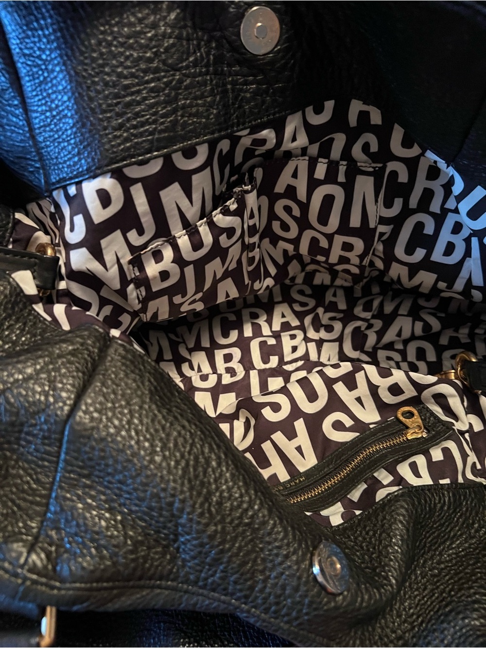 Marc Jacobs Large Shoulder Bag with Gold Hardware - Picture 5 of 11